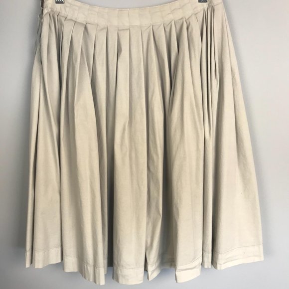 Prada Light Grey Pleated Skirt, Size 38 (2 US) - Picture 5 of 7